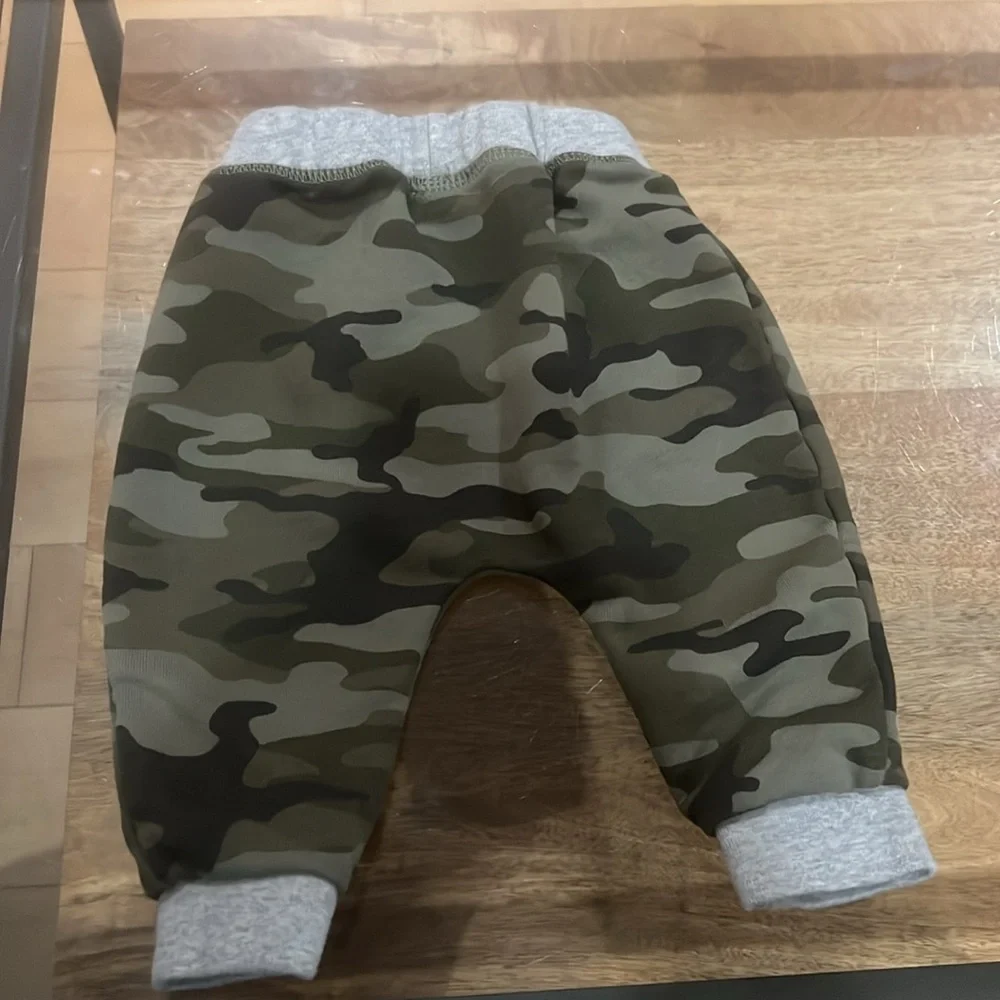 Bundle of 2 baby tees and sweats